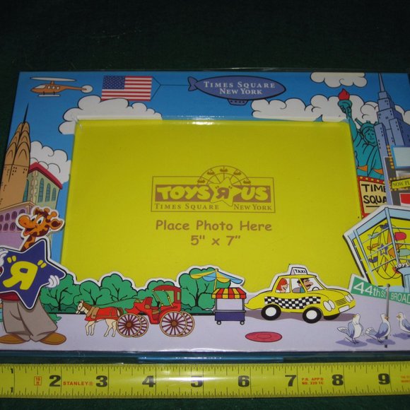 Vintage 2001 Toys “R” Us New York Times Square Geoffrey 5” x 7” Picture Frame - Picture 11 of 12